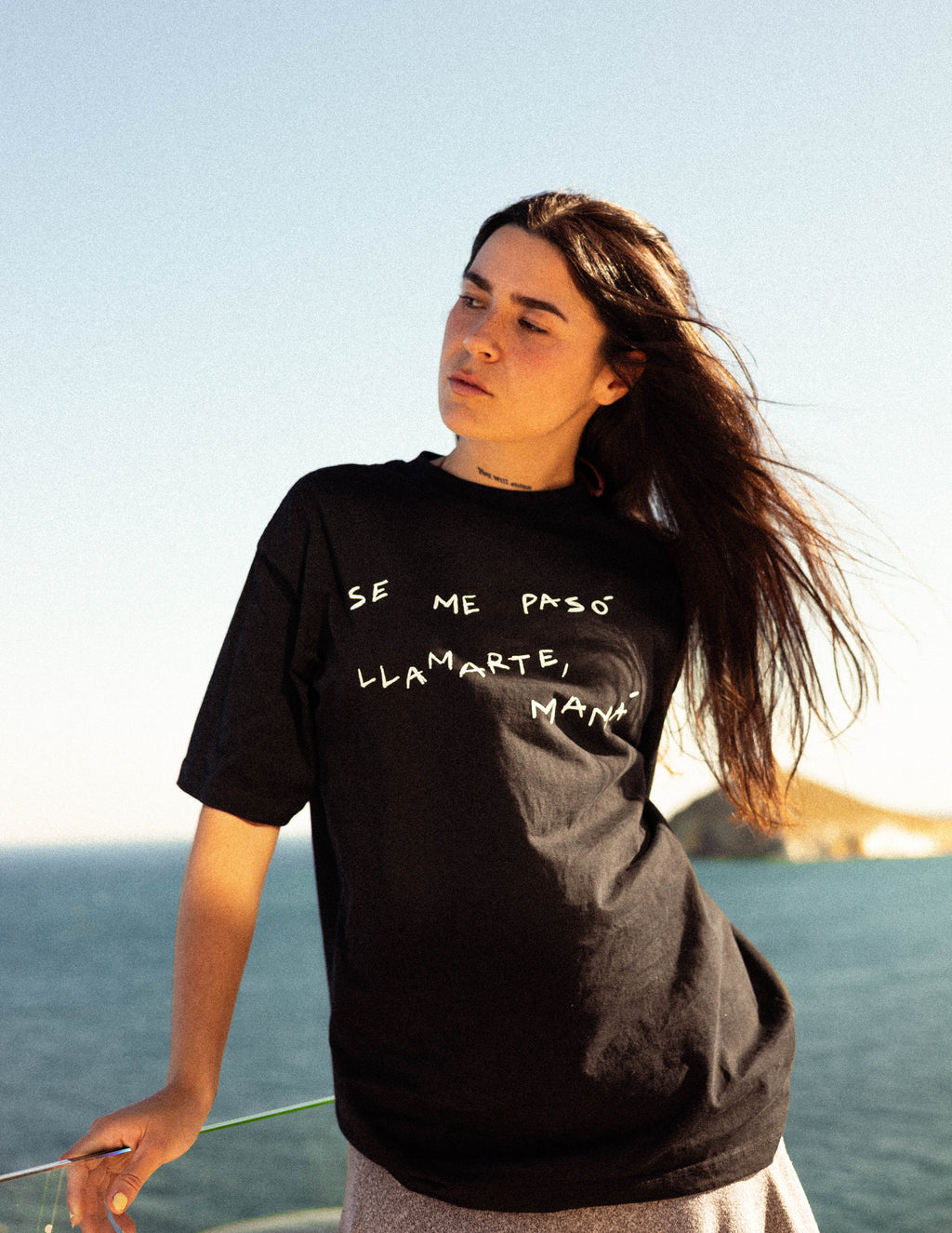 Camiseta Negra "Se me pasó llamarte, mamá"